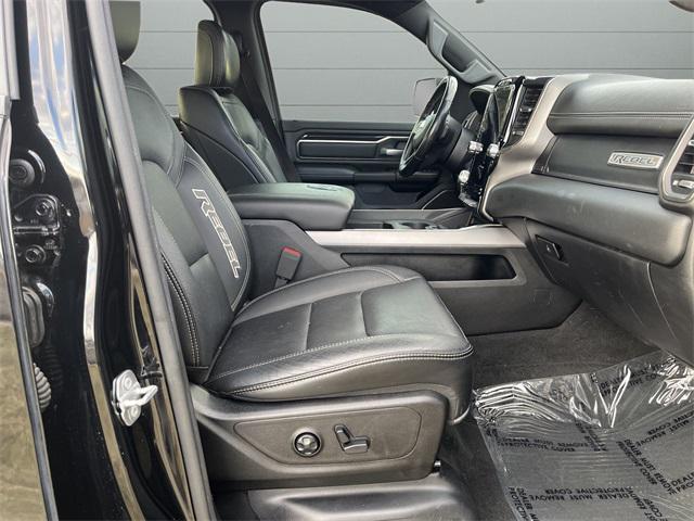Photo of 2021 Diamond Black Crystal Pearlcoat RAM 1500