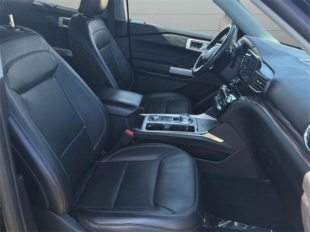 Photo of 2022 Agate Black Metallic Ford Explorer