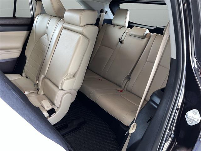 Photo of 2021 Midnight Black Metallic Toyota Highlander