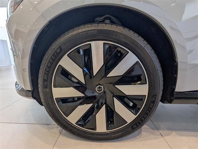 Photo of 2025 Metallic Volvo EX90