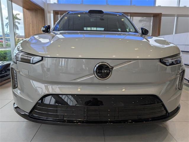 Photo of 2025 Metallic Volvo EX90