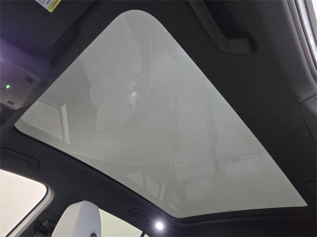 Photo of 2025 Opal White Pearl Effect Volkswagen ID.4