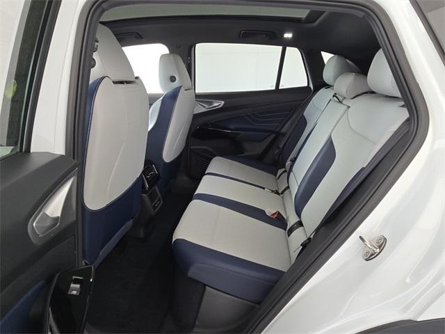 Photo of 2025 Opal White Pearl Effect Volkswagen ID.4
