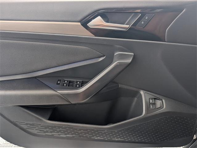 Photo of 2021 Platinum Gray Metallic Volkswagen Jetta