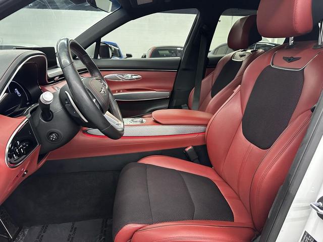Photo of 2024 Alta White Genesis GV70