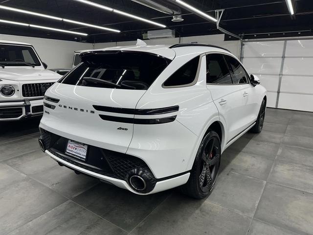Photo of 2024 Alta White Genesis GV70