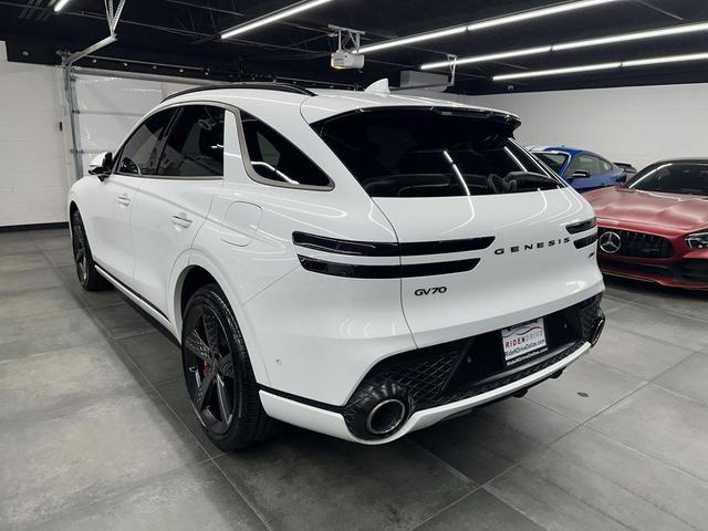 Photo of 2024 Alta White Genesis GV70