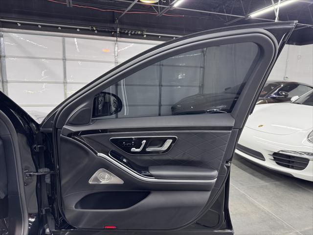Photo of 2023 Black Mercedes-Benz S-Class