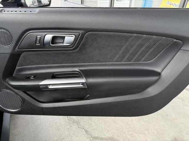 Photo of 2021 Shadow Black Ford Mustang