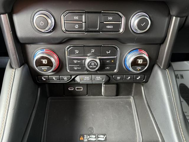 Photo of 2021 White GMC Yukon XL