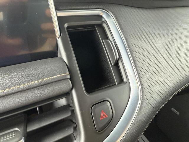 Photo of 2021 White GMC Yukon XL