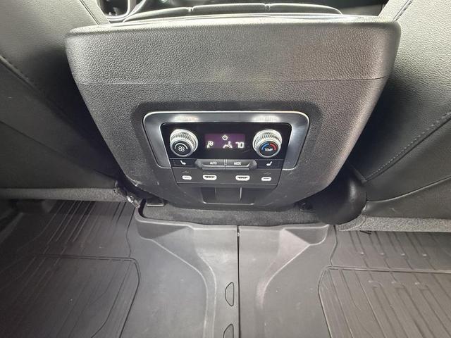 Photo of 2021 White GMC Yukon XL