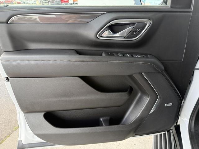 Photo of 2021 White GMC Yukon XL