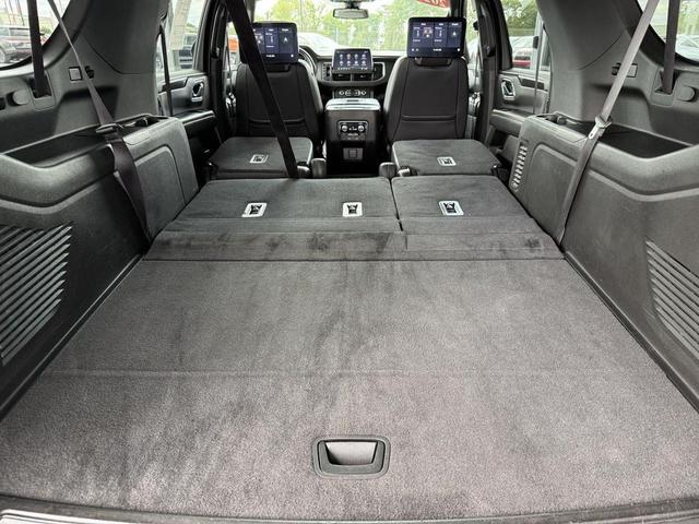 Photo of 2021 White GMC Yukon XL