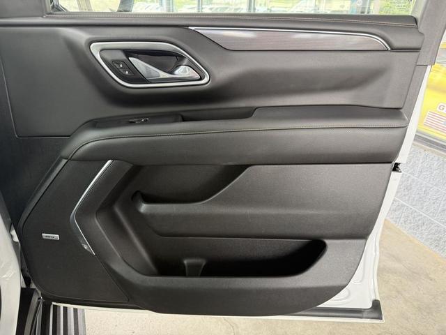 Photo of 2021 White GMC Yukon XL