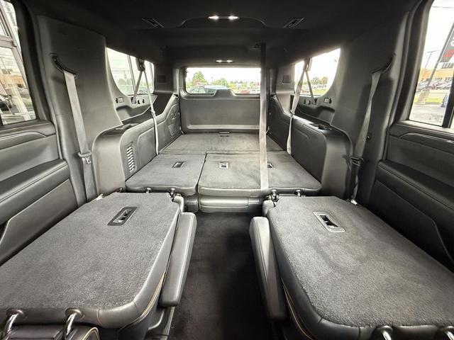 Photo of 2021 White GMC Yukon XL