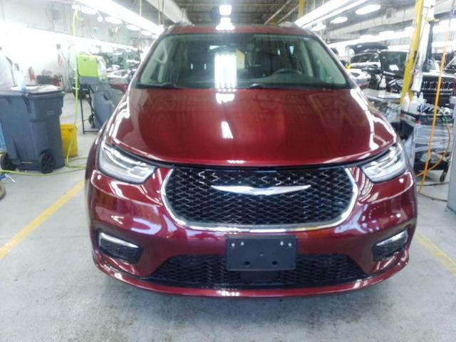 Photo of 2022 Maroon Chrysler Pacifica