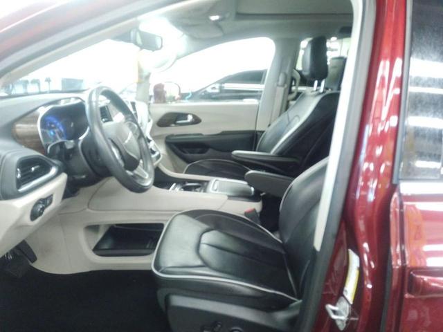 Photo of 2022 Maroon Chrysler Pacifica