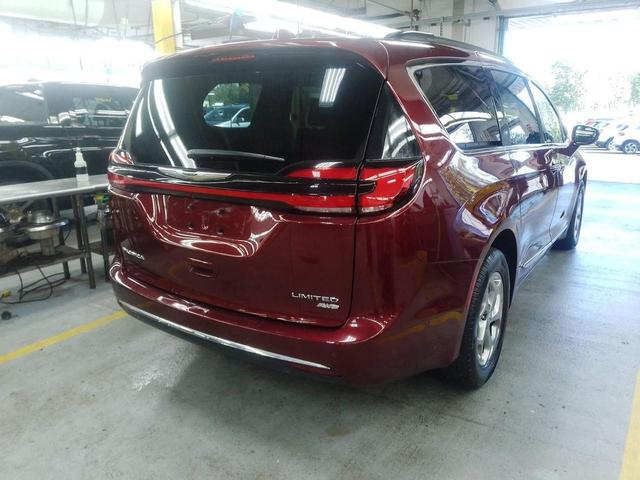 Photo of 2022 Maroon Chrysler Pacifica