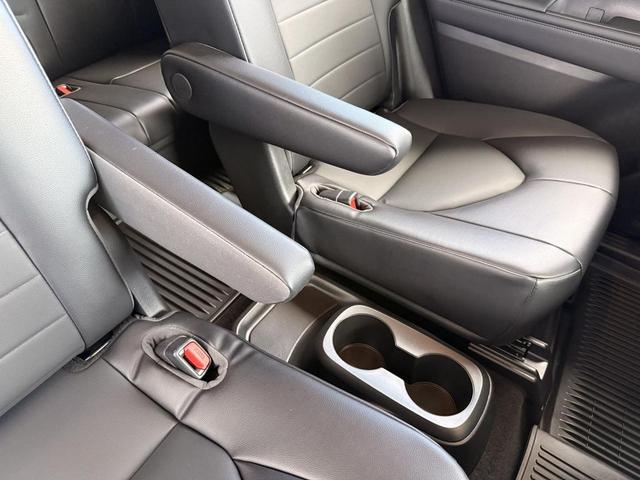 Photo of 2022 White Toyota Highlander