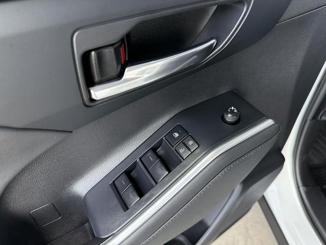 Photo of 2022 White Toyota Highlander