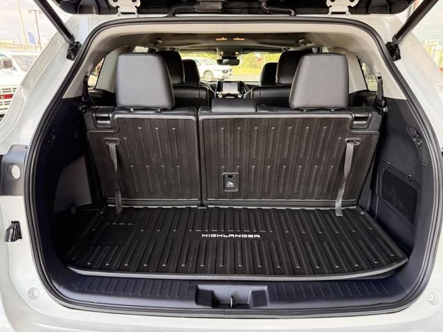 Photo of 2022 White Toyota Highlander