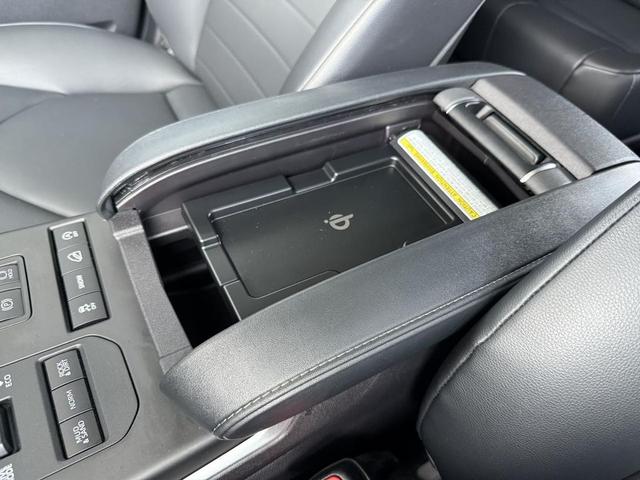 Photo of 2022 White Toyota Highlander