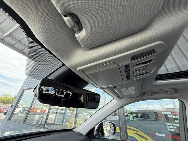 Photo of 2022 White Toyota Highlander