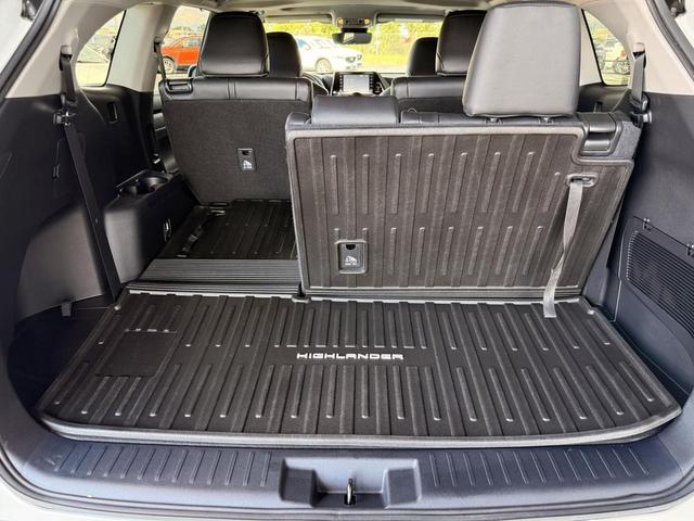 Photo of 2022 White Toyota Highlander