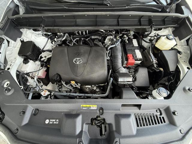 Photo of 2022 White Toyota Highlander