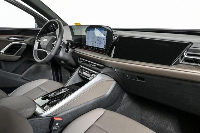 Photo of 2025 Navarra Blue Metallic Audi Q5