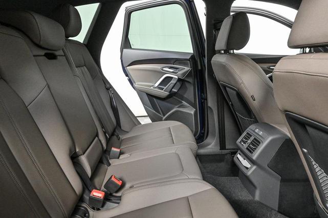 Photo of 2025 Navarra Blue Metallic Audi Q5