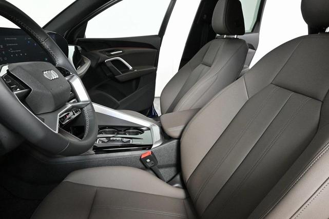 Photo of 2025 Navarra Blue Metallic Audi Q5