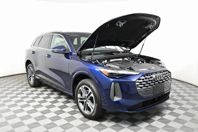 Photo of 2025 Navarra Blue Metallic Audi Q5