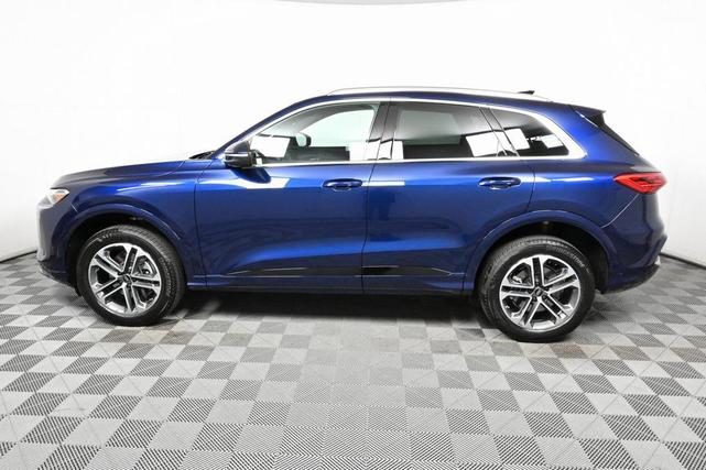 Photo of 2025 Navarra Blue Metallic Audi Q5