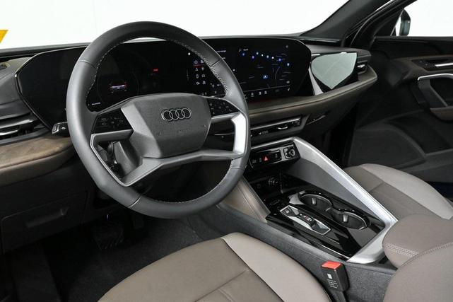 Photo of 2025 Navarra Blue Metallic Audi Q5