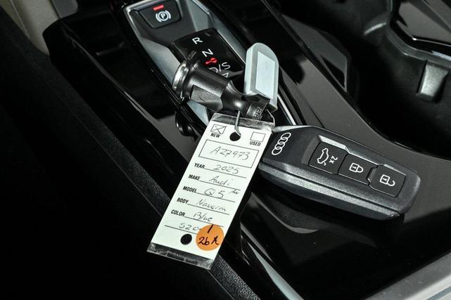 Photo of 2025 Navarra Blue Metallic Audi Q5