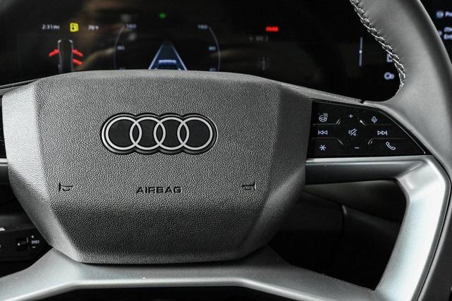 Photo of 2025 Navarra Blue Metallic Audi Q5