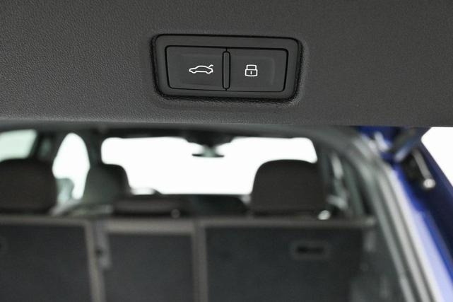 Photo of 2025 Navarra Blue Metallic Audi Q5