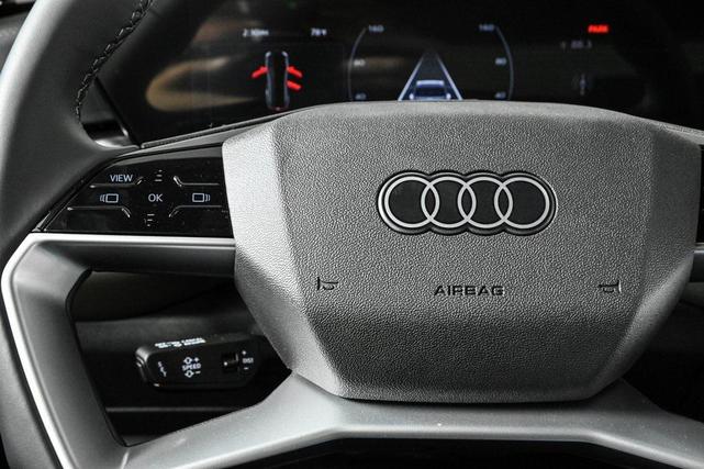 Photo of 2025 Navarra Blue Metallic Audi Q5