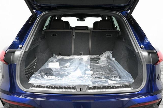 Photo of 2025 Navarra Blue Metallic Audi Q5