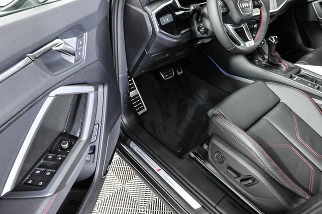 Photo of 2025 Daytona Gray Pearl Effect Audi Q3