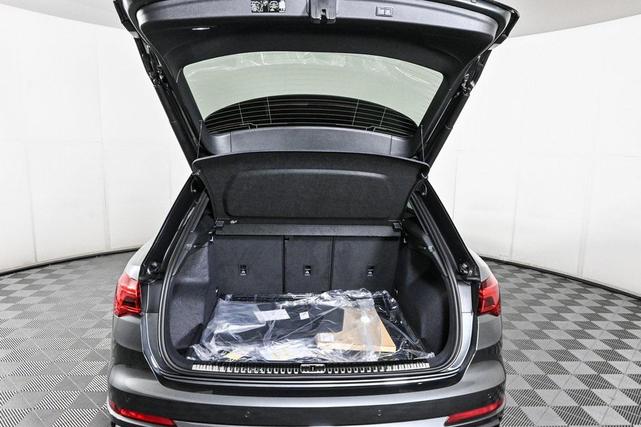 Photo of 2025 Daytona Gray Pearl Effect Audi Q3
