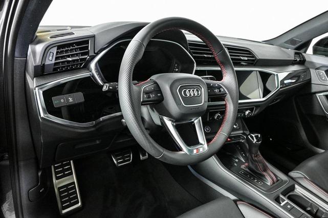 Photo of 2025 Daytona Gray Pearl Effect Audi Q3