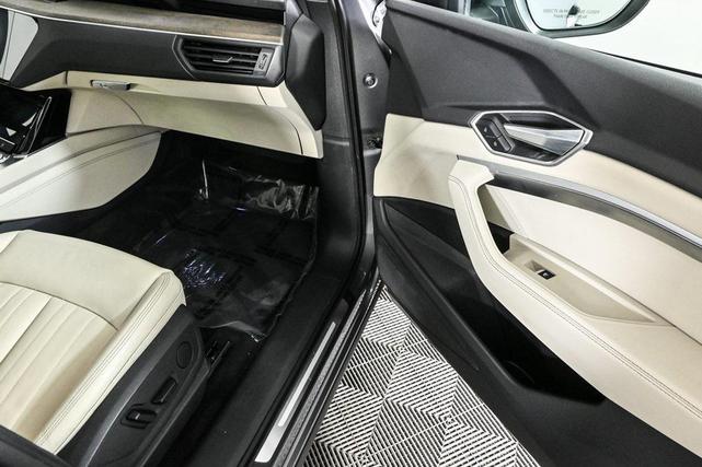 Photo of 2023 Gray Metallic Audi e-tron