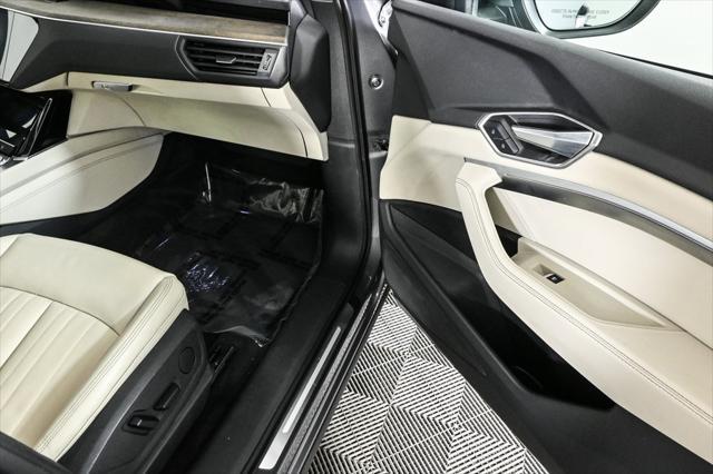 Photo of 2023 Gray Metallic Audi e-tron