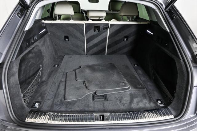 Photo of 2023 Gray Metallic Audi e-tron