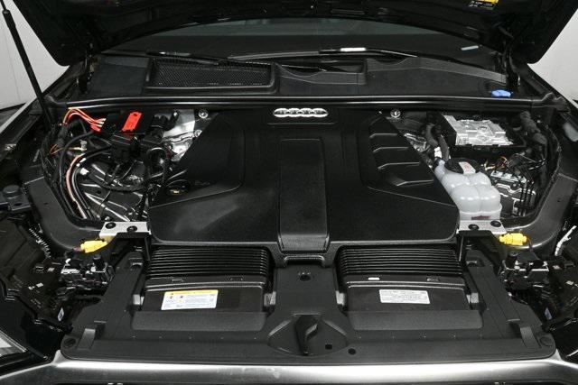Photo of 2025 Samurai Gray Metallic Audi Q7
