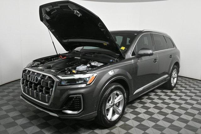 Photo of 2025 Samurai Gray Metallic Audi Q7