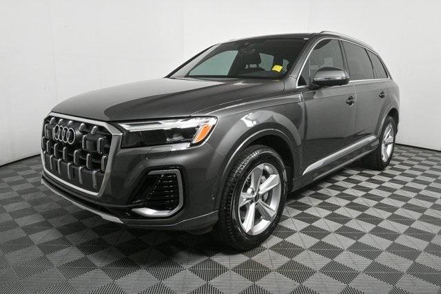 Photo of 2025 Samurai Gray Metallic Audi Q7